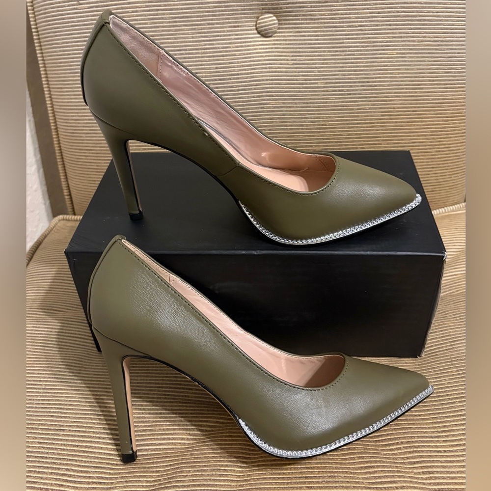 NWOT BCBGeneration Harlia Stiletto Pump in Olive Green - Size 6.5